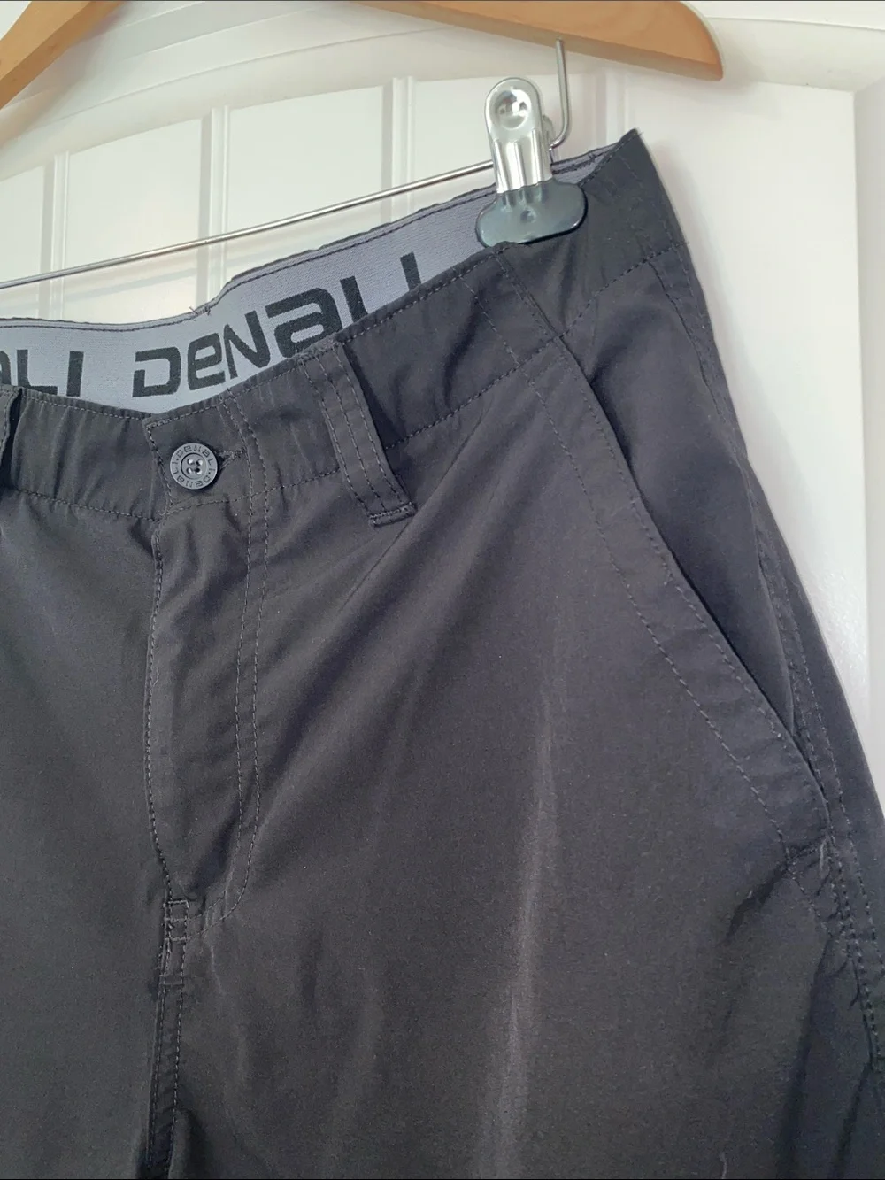 Denali Men's Black Flat-Front Shorts size Waist 32